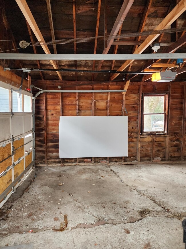 Building Photo - 281 Wilson St