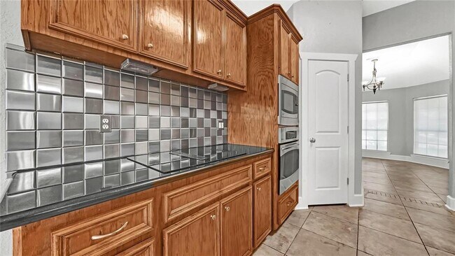 Building Photo - 3412 Glastonbury Dr