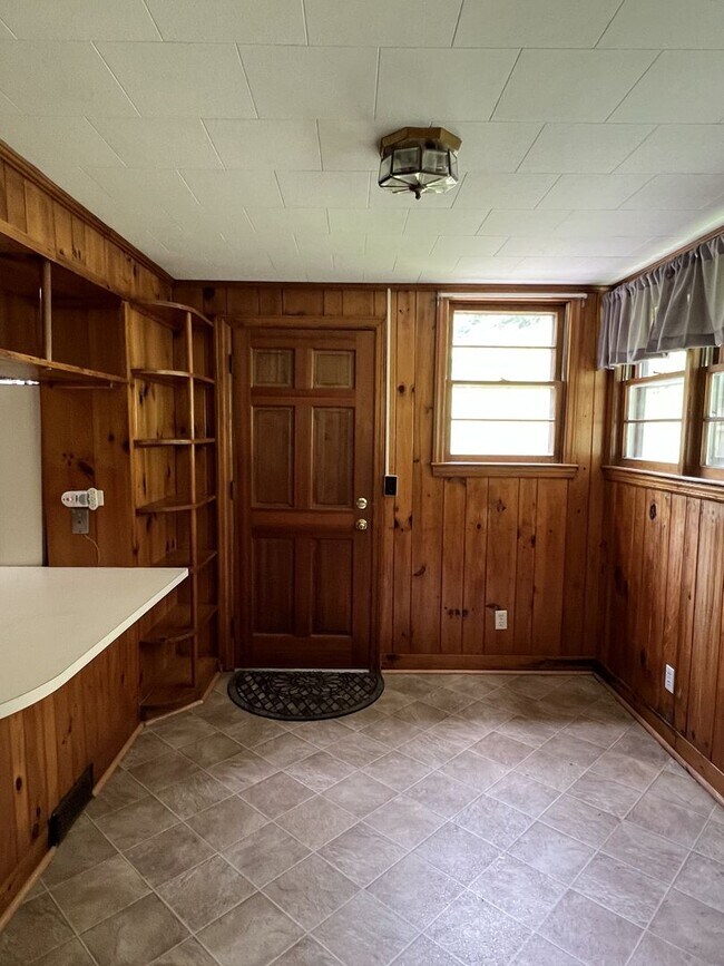 Building Photo - 296 Middle Fork Rd