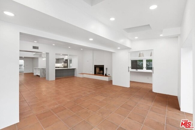 Building Photo - 1248 Bienveneda Ave