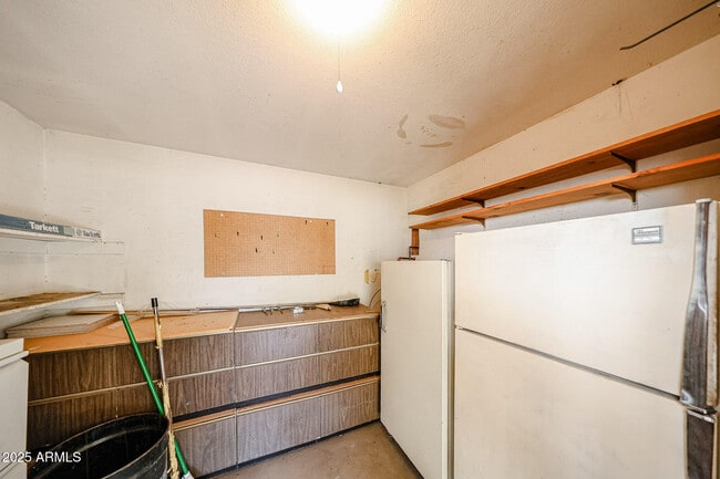 Building Photo - 2324 West Myrtle Ave