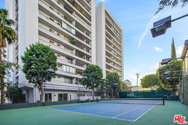 Building Photo - 1100 Alta Loma Rd