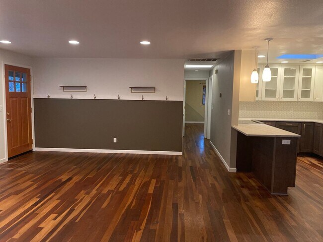 Building Photo - 483 E Hersey St
