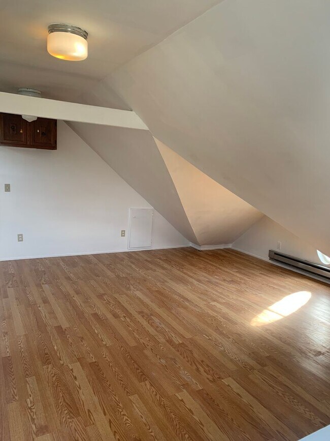 Building Photo - 380 Bullocks Point Ave
