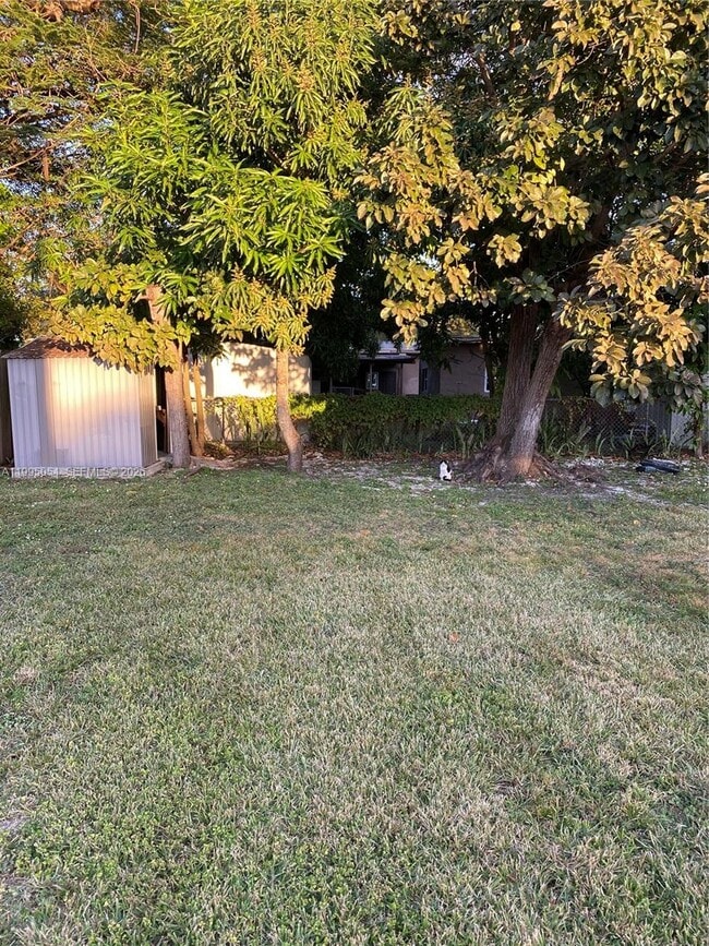 Building Photo - 2833 SW 38th Ave