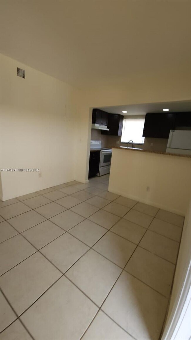 Building Photo - 2121 NE 168th St