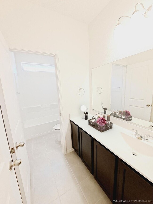 Building Photo - 4 bed 2 bath home in Huning Ranch! Newly Built