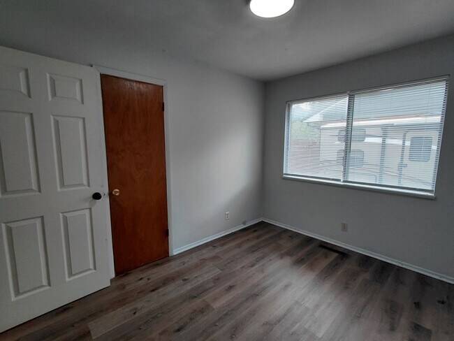 Building Photo - 109 Elliot