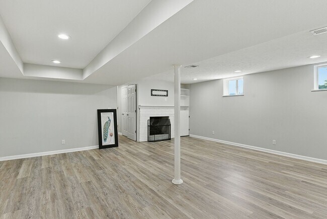 Building Photo - Spacious 4-Bedroom Home for Rent in Desira...