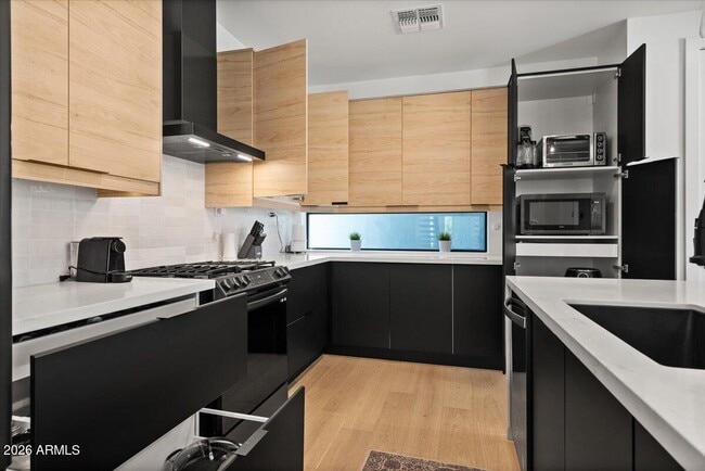 Building Photo - 230 W Monterosa St
