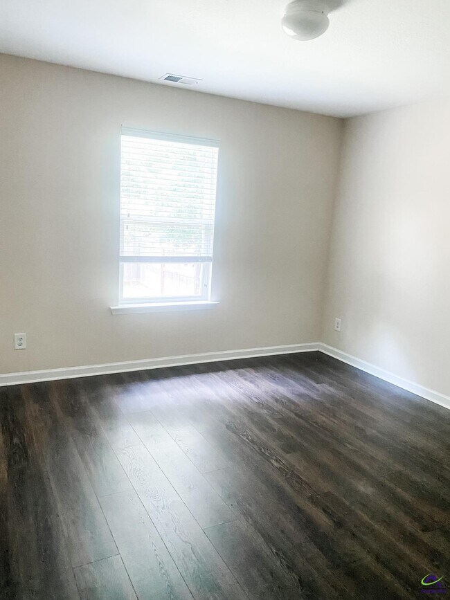Building Photo - 105 Sutton Dr