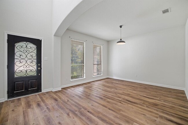 Building Photo - 3800 Juniper Hills St