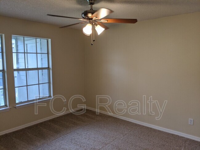 Building Photo - 6106 Westgate Dr