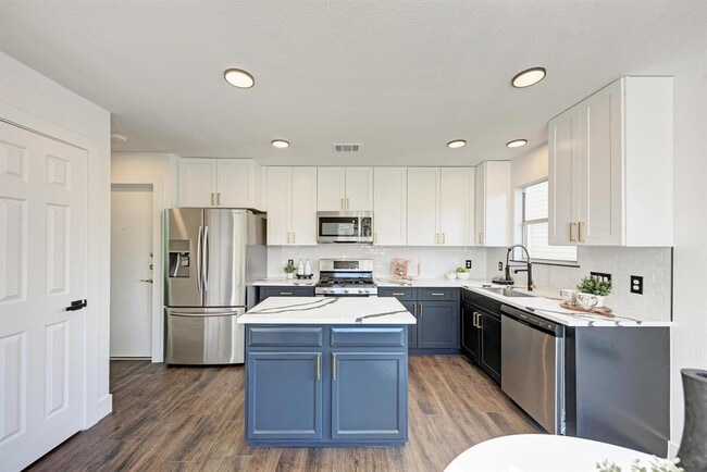 Building Photo - 801 Black Isle Dr