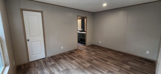 Building Photo - 32560 Hill Creek Rd