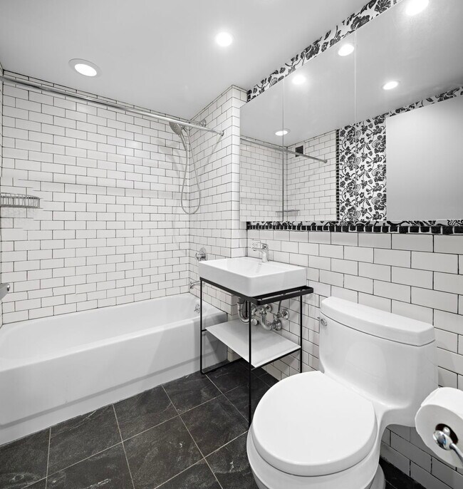 Building Photo - 516 W 47th St