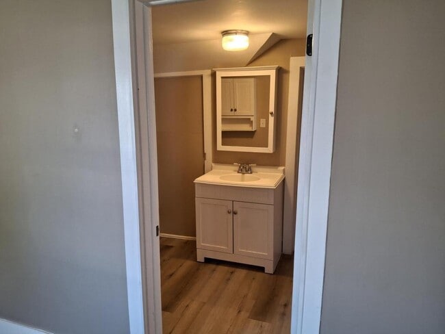 Building Photo - 614 5th St