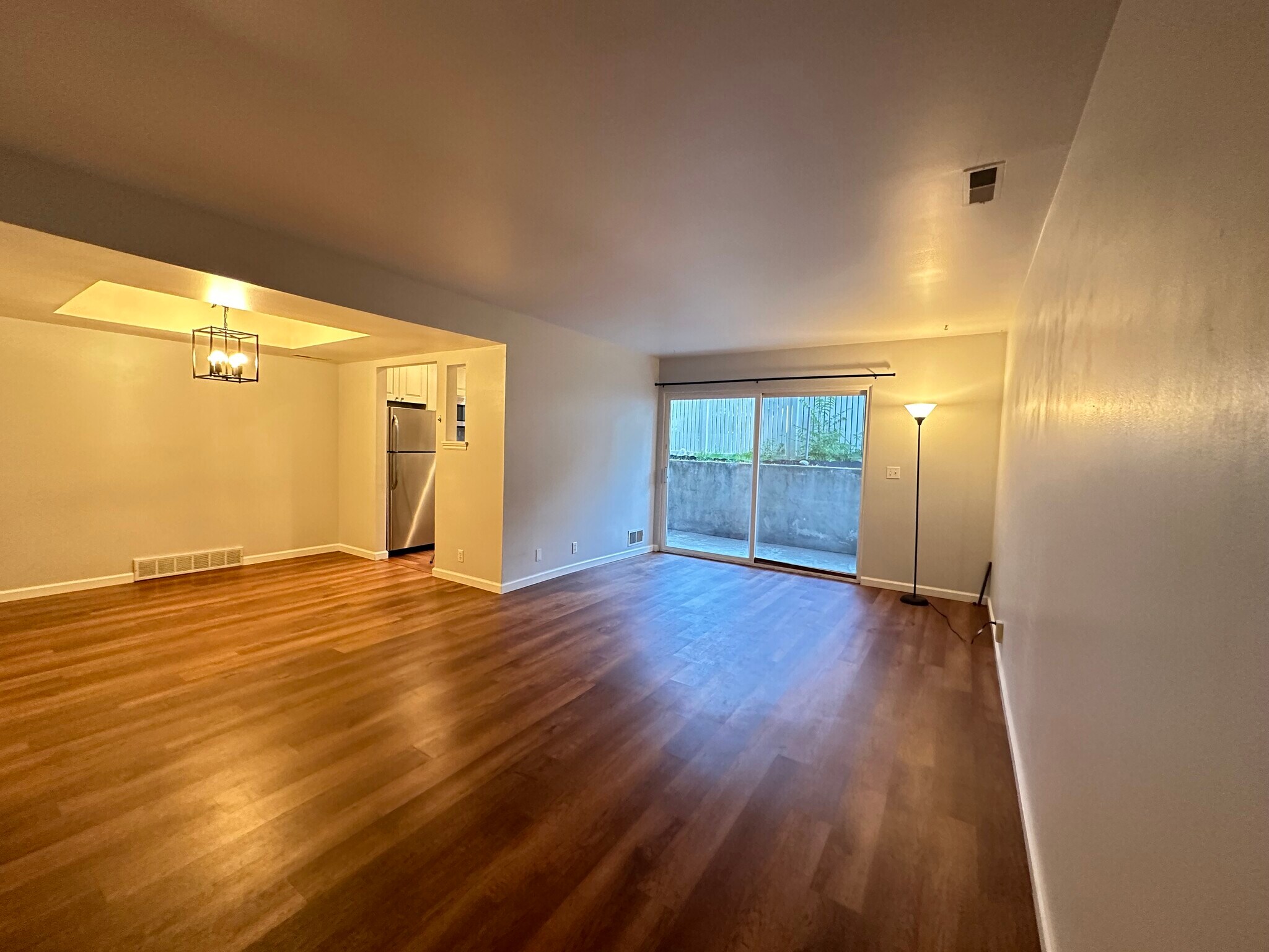 Building Photo - 1541 E Waterbury Dr