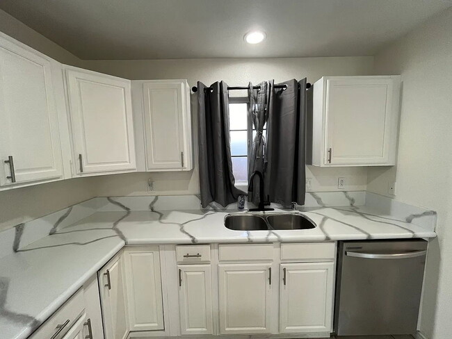 Building Photo - Welcome to your next home in Desert Hot Springs a beautifully maintained and recently renovated 3...