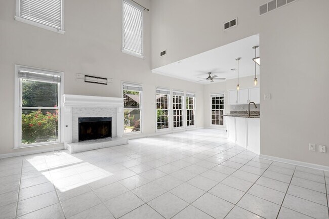 Building Photo - 895 Joe Dr