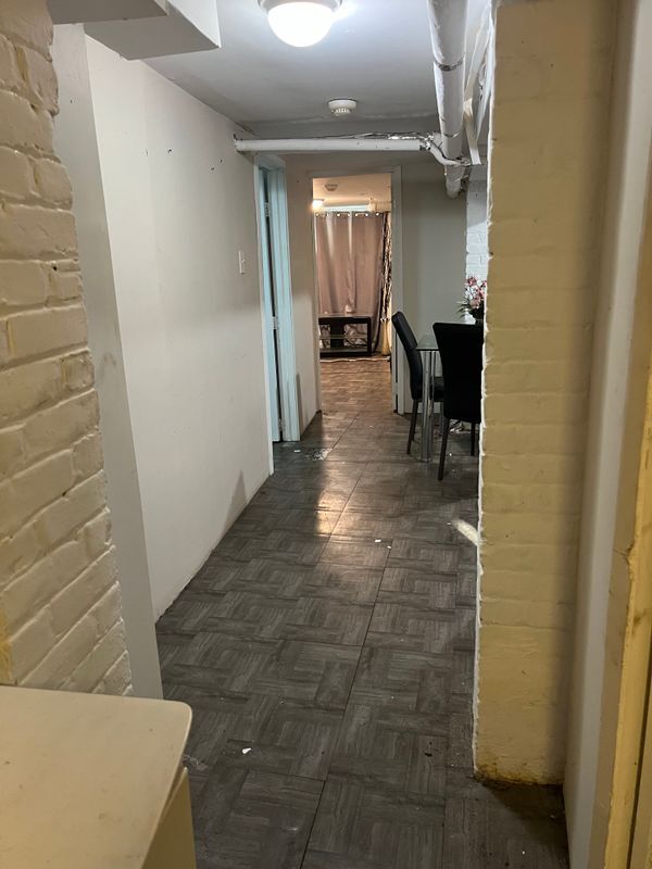 Building Photo - 552 River St
