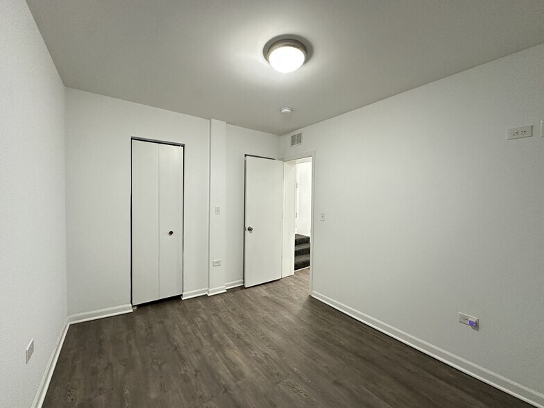 Building Photo - 940 W Winona St