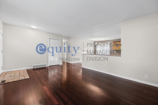 Building Photo - 7102 Brookhill Dr E