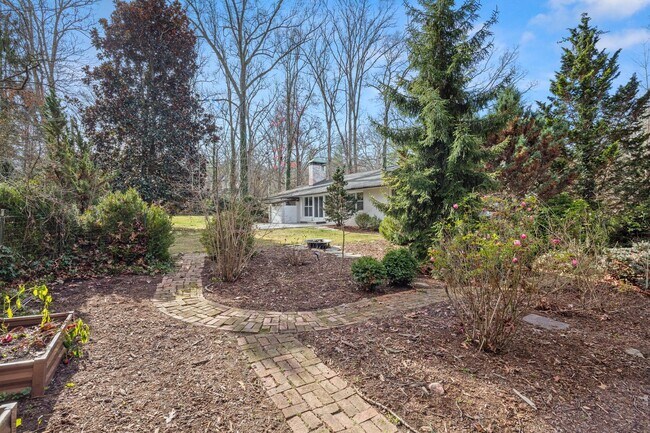 Building Photo - Biltmore Forest Home