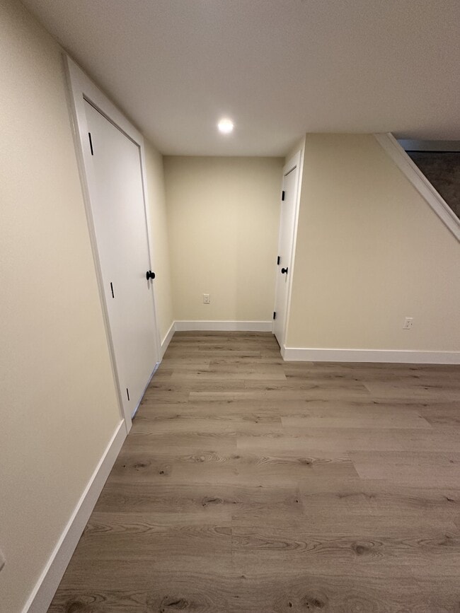 Building Photo - 714 Mollbore Terrace