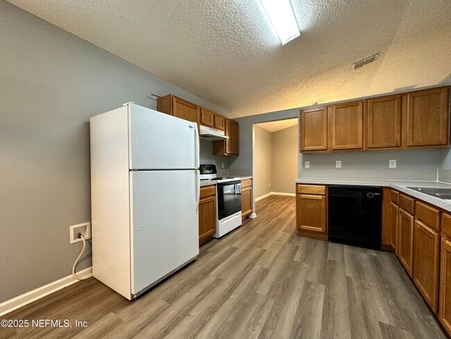 Building Photo - 8705 Star Leaf Rd N