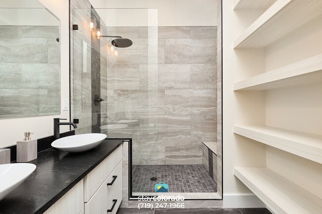 Glenn St - Guest Bath - 2248 Glenn St