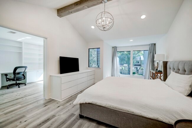 Building Photo - 12625 Memorial Dr