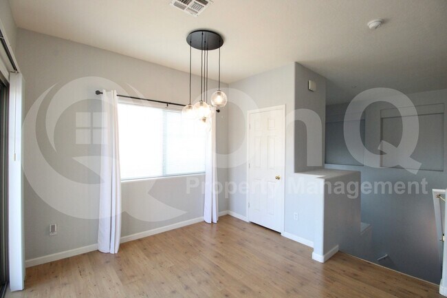 Building Photo - 525 N Miller Rd