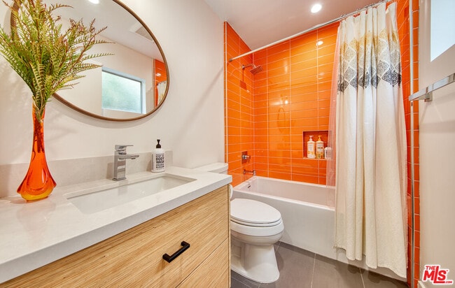 Building Photo - 6623 Esplanade