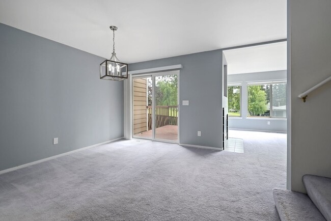 Building Photo - 3 Bedroom and 2.5 Bath Townhouse