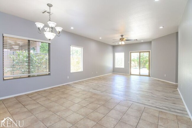 Building Photo - 609 E Red Rock Trail