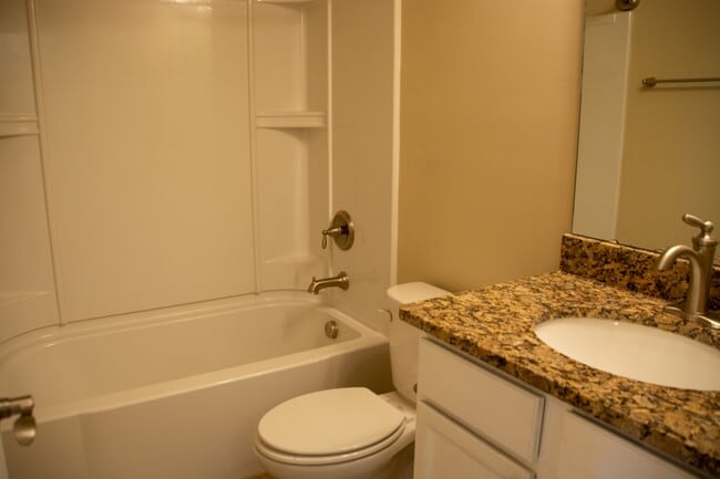 Building Photo - 122 Tuftin Dr