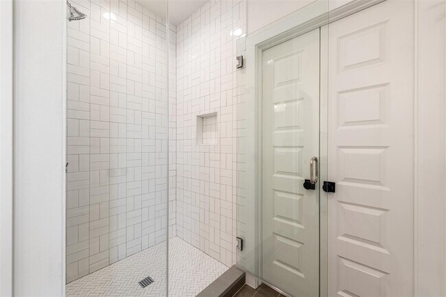 Building Photo - 304 East Dr