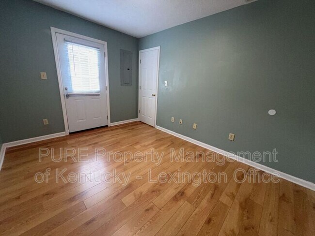 Building Photo - 1100 Horsemans Ln