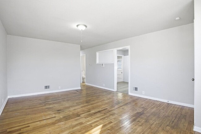 Building Photo - Spacious 3-Bed Home with Finished Basement and Extra Room