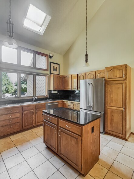 Building Photo - 450 Mesa Vista Ct