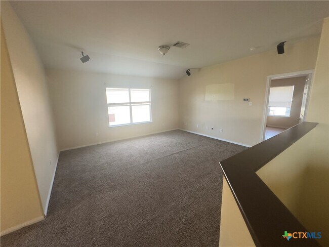 Building Photo - 2617 White Moon Dr