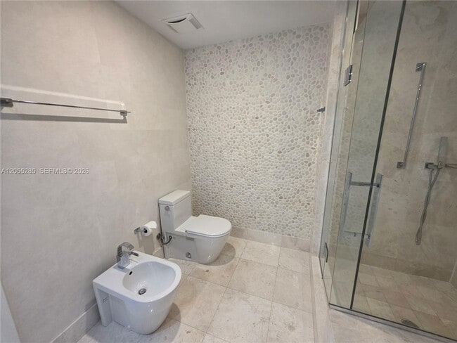 Building Photo - 17121 Collins Ave
