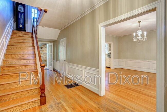 Building Photo - 5304 Springlake Way