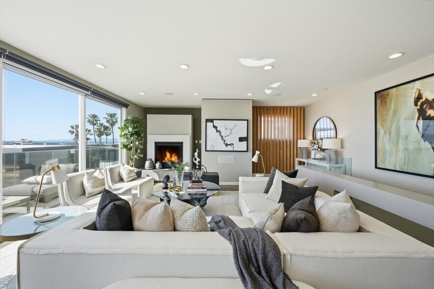 Building Photo - 2406 Ocean Dr
