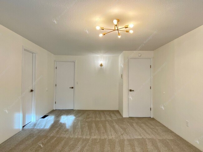 Building Photo - Mid-Century Modern Courtyard Gem in the Old Farm District