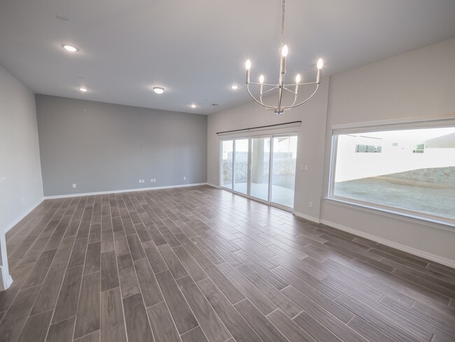 Building Photo - 917 Ada Ln