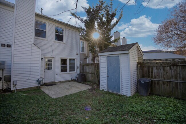 Building Photo - 5540 Finespun Last