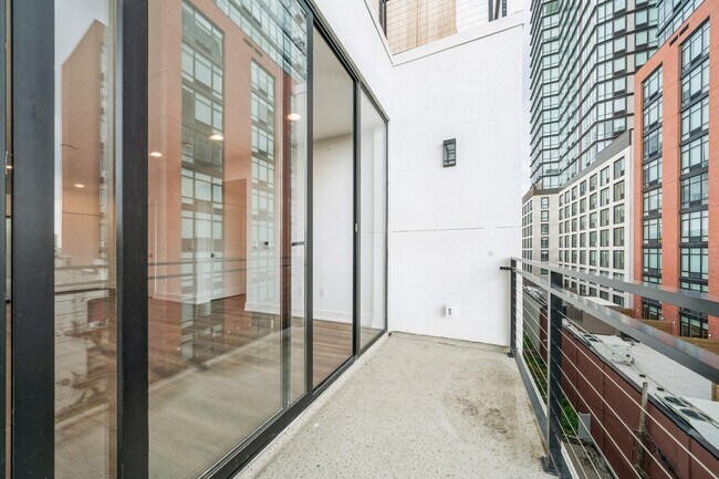 Building Photo - 32 Jones St