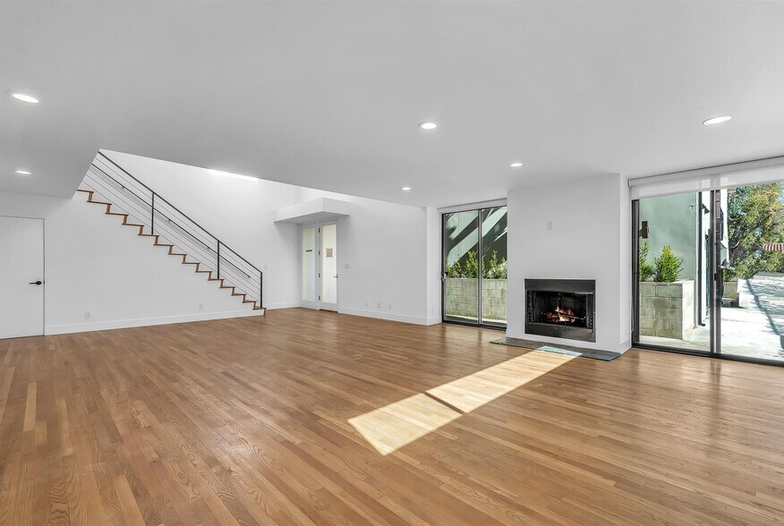 Building Photo - 1531 Wellesley Ave